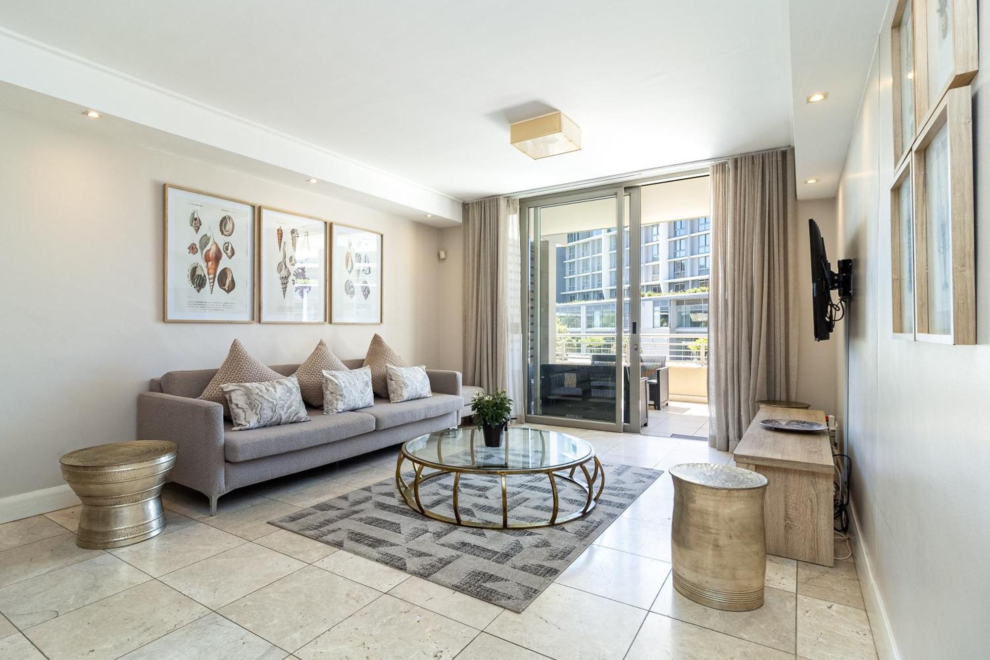 Canal Quays No Load Shedding Two Bedroom Appartement Le Cap