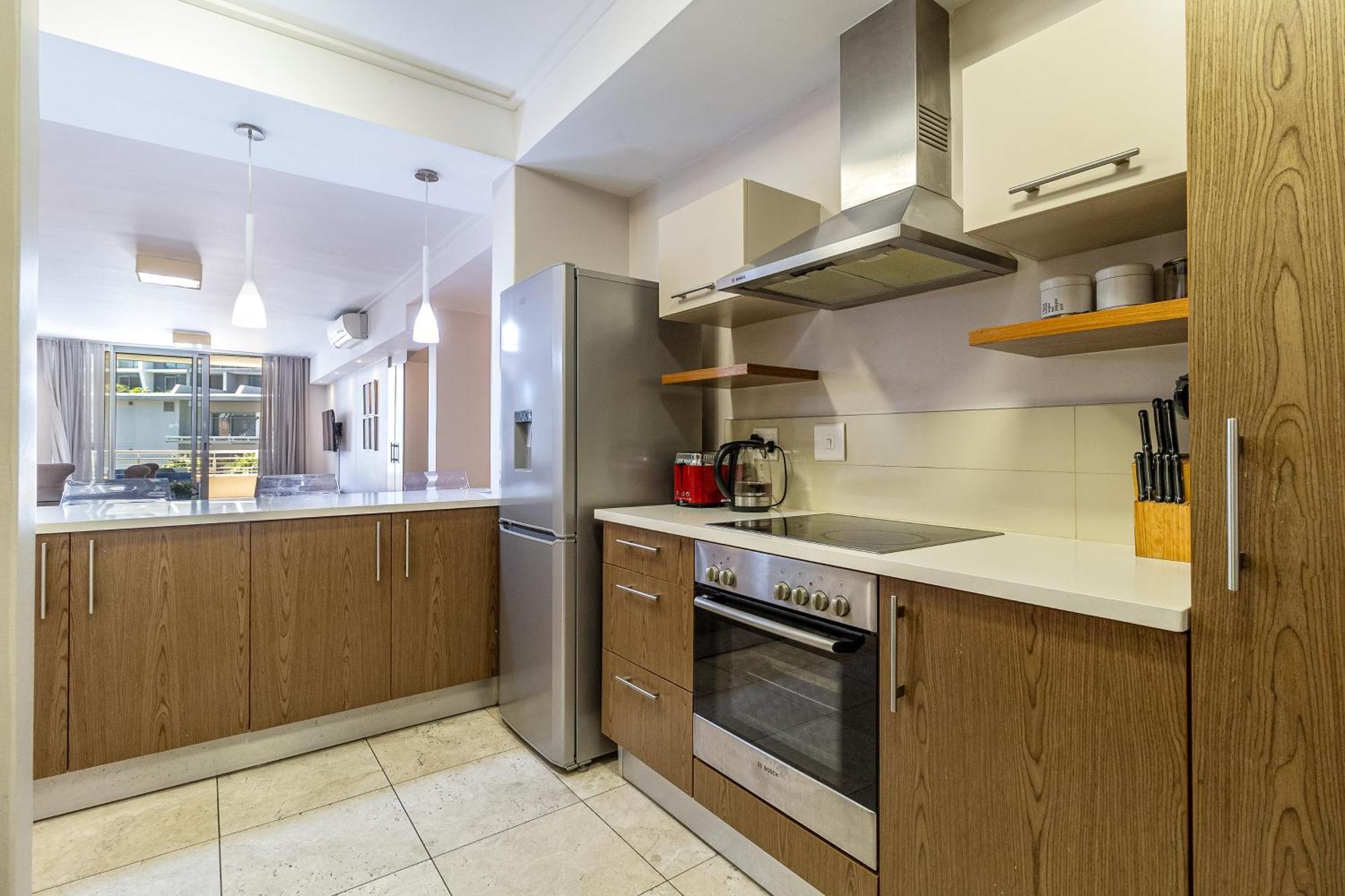 Canal Quays No Load Shedding Two Bedroom Appartement Le Cap